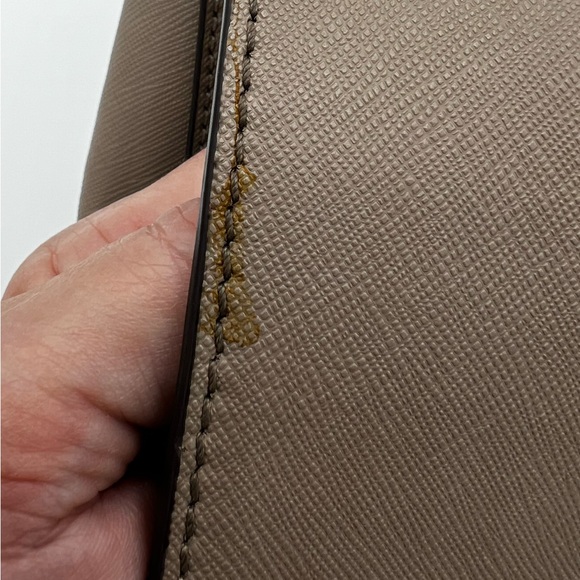 Tory Burch Tan Crossbody Purse with Adjustable Gold-Toned Chain Strap. - Picture 11 of 11